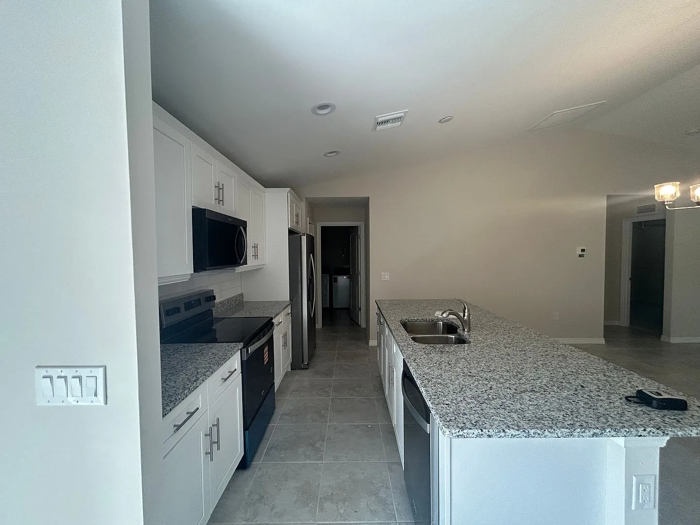 Brand new 4/2 never lived in — Photo 4