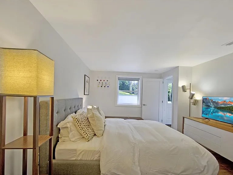 41 Hawthorne Rd — Photo 22