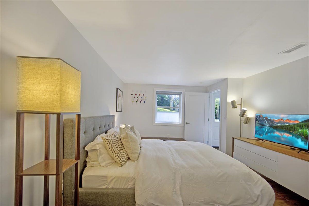  rimary en-suite with queen bed