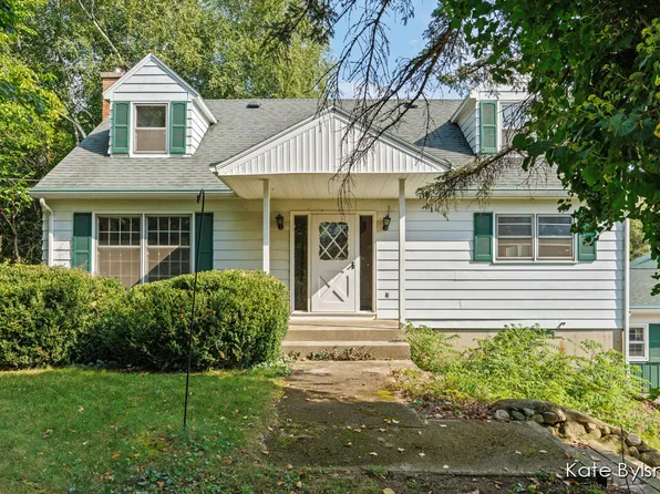 15 92nd St SE, Byron Center, MI 49315