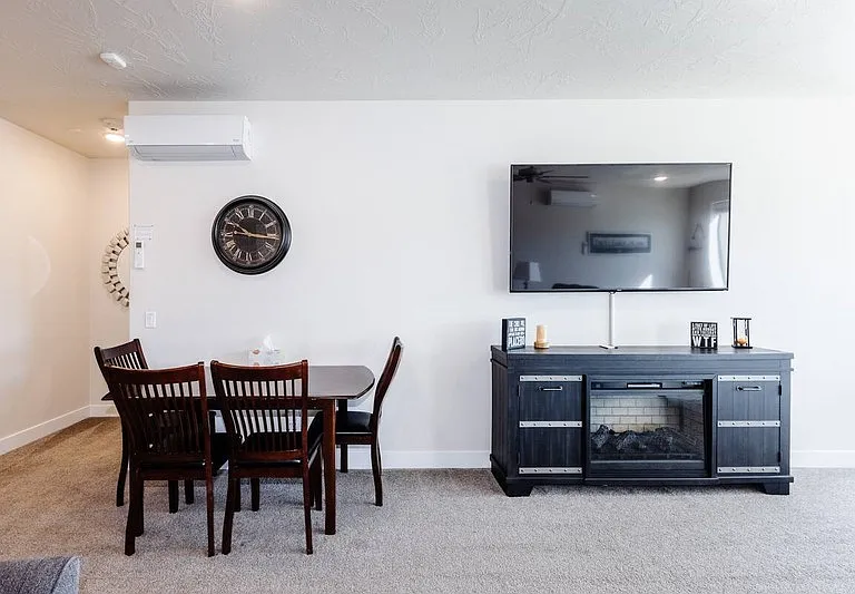 5662 W Clubhouse Dr — Photo 5