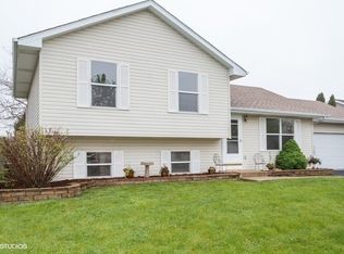 1203 Primrose Ln, Harvard, IL 60033