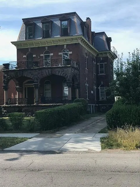239 Lafayette Ave