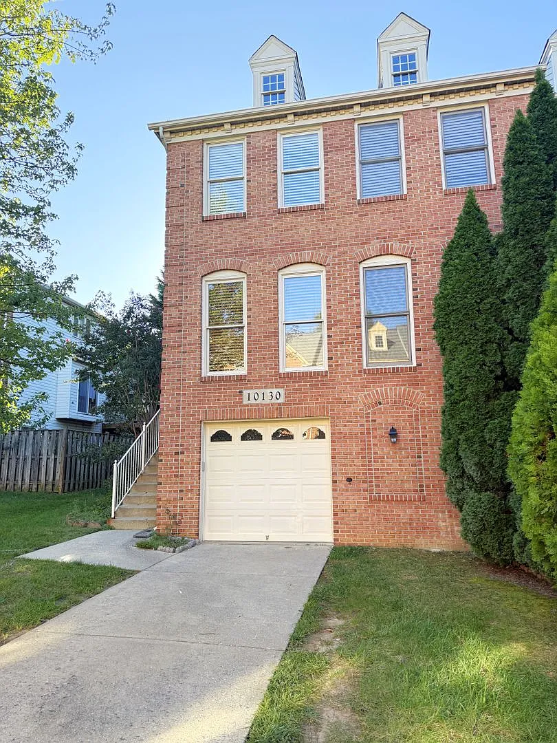 Charming 3-Bedroom Townhome in Sought-After Travilah Crest! — Photo 3