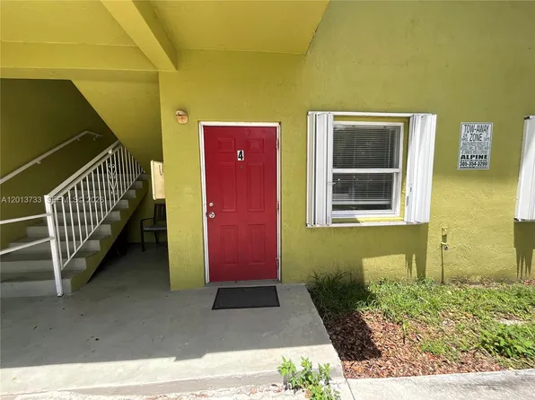 209 NE 141st St #4, Miami, FL 33161
