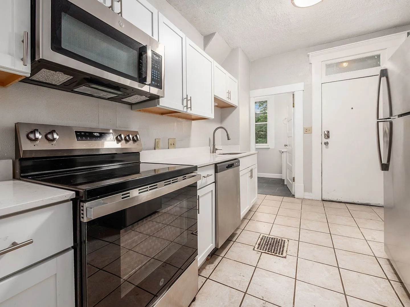 4 bed, 2.0 bath, $3,099 — Photo 2