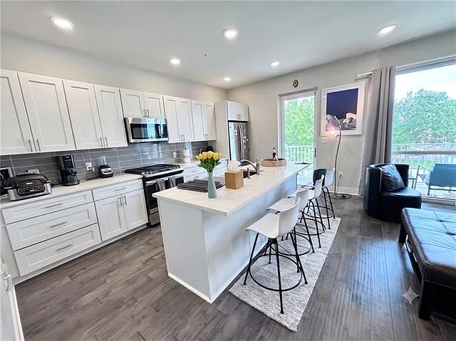 900 Bartholomew St #314 — Photo 6