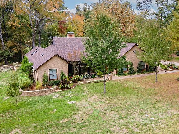 2nd image of 19847 Oakmeadow Cir