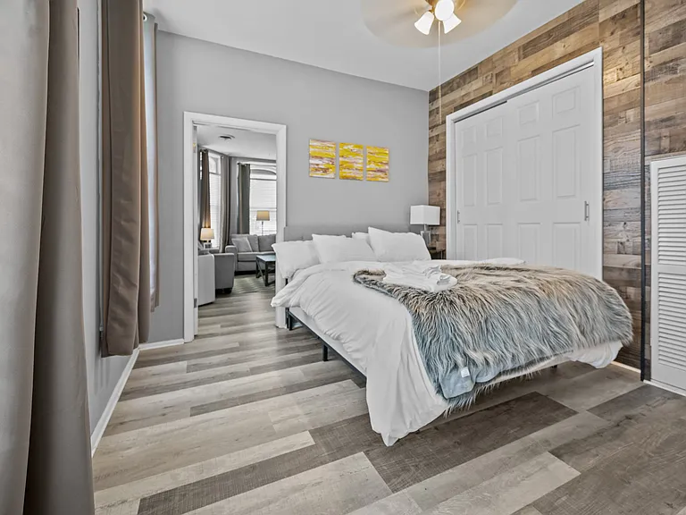 610 Clark St — Photo 10