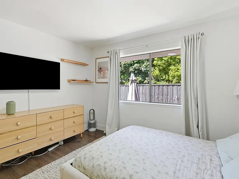 4206 Huntington St — Photo 9