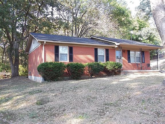 4th image of 140 Eastwood Dr