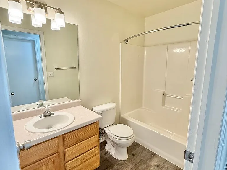 636 E Clarion Dr #B — Photo 14