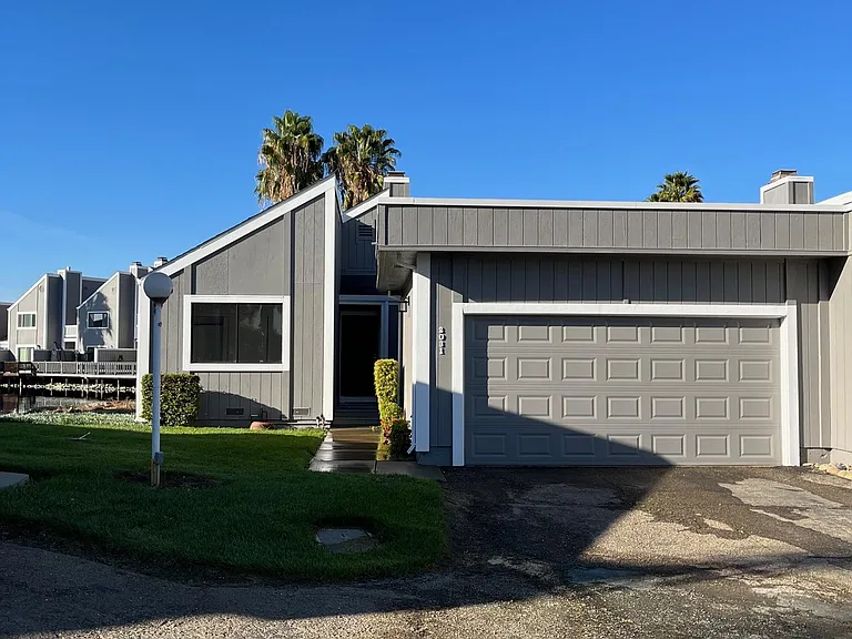 2031 Sand Point Rd — Photo 2