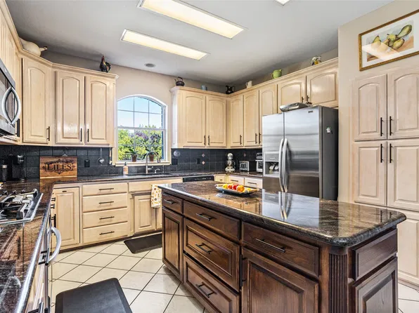 1910 Maplewood Dr, Weatherford, TX 76087