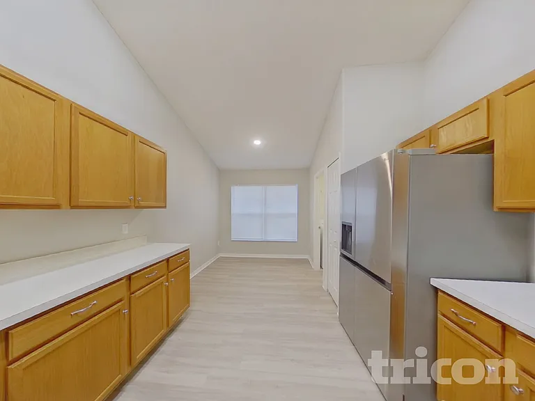 1067 Stoneham Dr — Photo 5