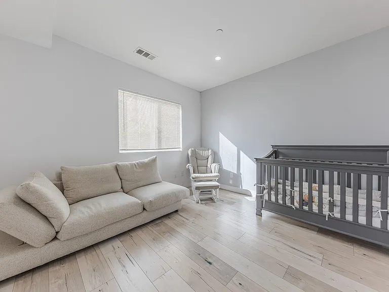 4240 Barrett Rd — Photo 11