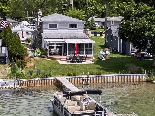 11061 Beryl Dr, White Lake, MI 48386