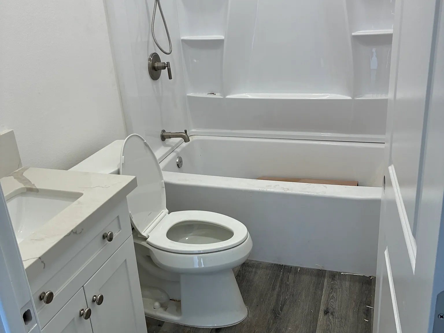 3 bed, 1200 sqft, $2,500 — Photo 2