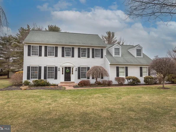 537 Randolph Dr, Lititz, PA 17543