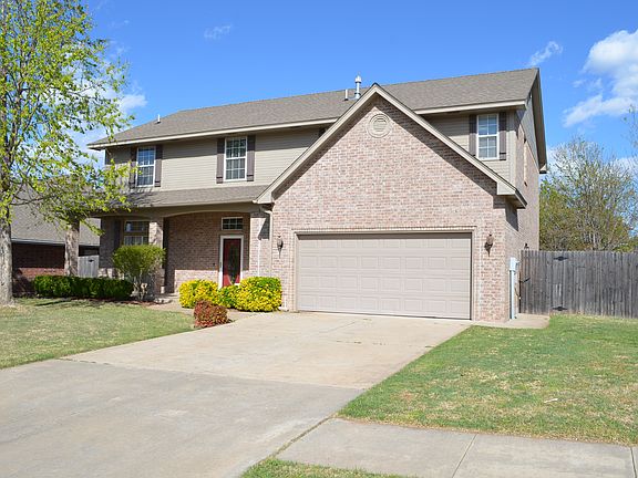 3-Car Tandem Garage!