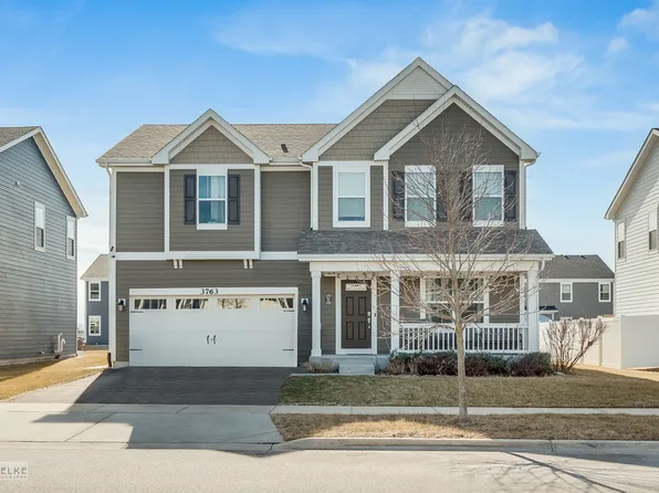 3765 Saint James Ct, Elgin, IL 60124