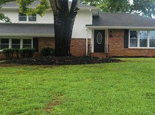 404 Lowndes Dr, Spartanburg, SC 29307