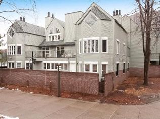 2 Greenway Gables, Minneapolis, MN 55403