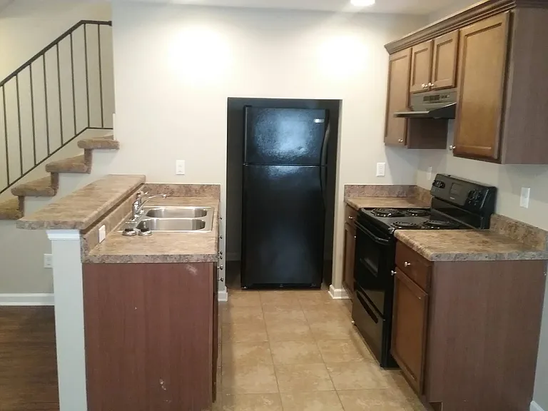 1011 Oak St #B — Photo 3