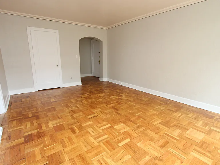 5610 Hobart St — Photo 3