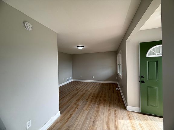 5th image of 15895 Sherman St
