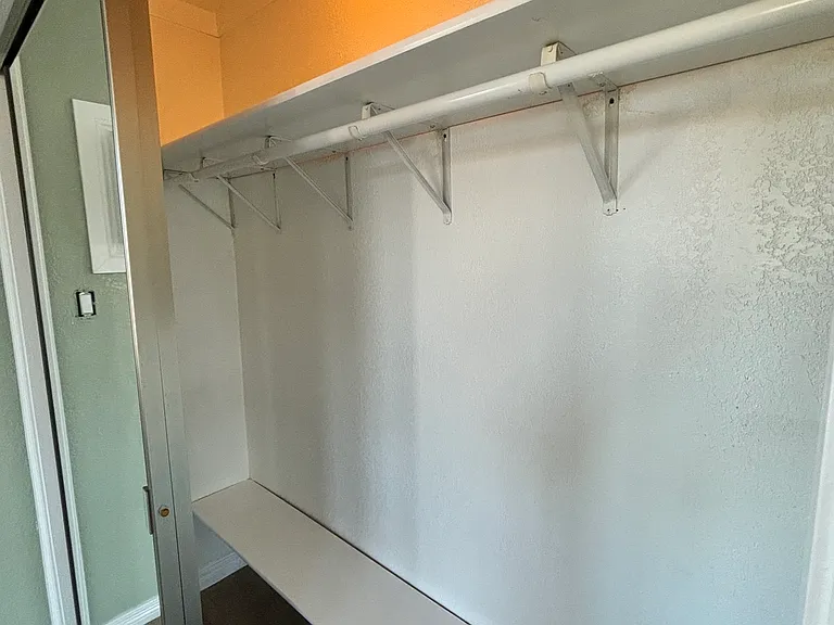 Room (2), closet (1).