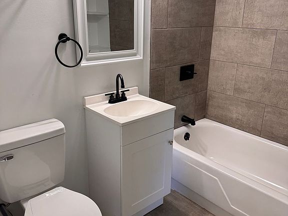 4th image of 1308 Clay St #1