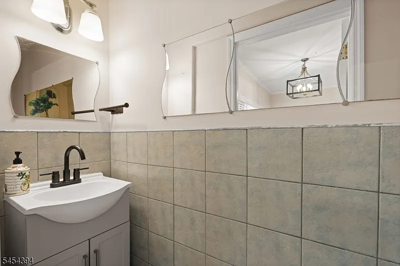 5 bed, 3.5 bath, $4,695 — Photo 4