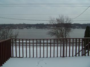 607 N Cody Rd, Le Claire, IA 52753