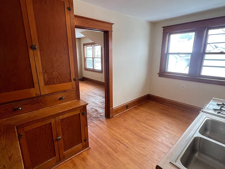 912 Merritt Ave #A — Photo 8