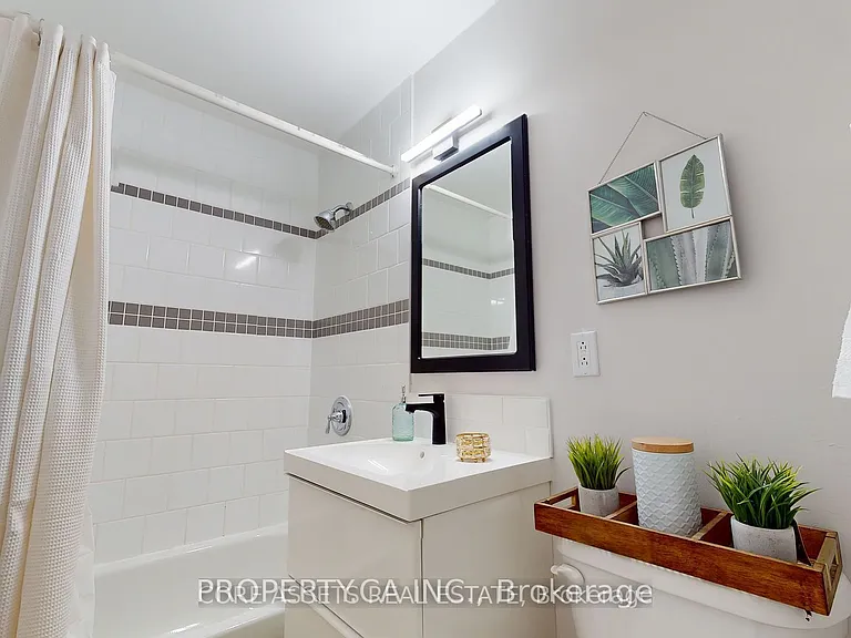 610 George St N #5 — Photo 11