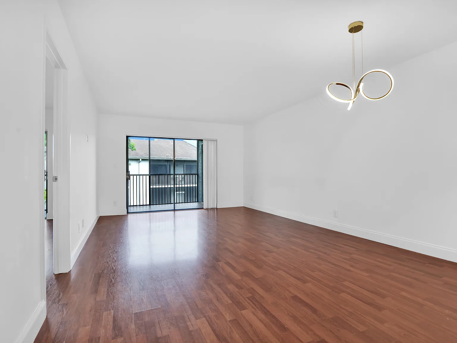 2 bed, 2.0 bath, 937 sqft, $2,300 — Photo 2