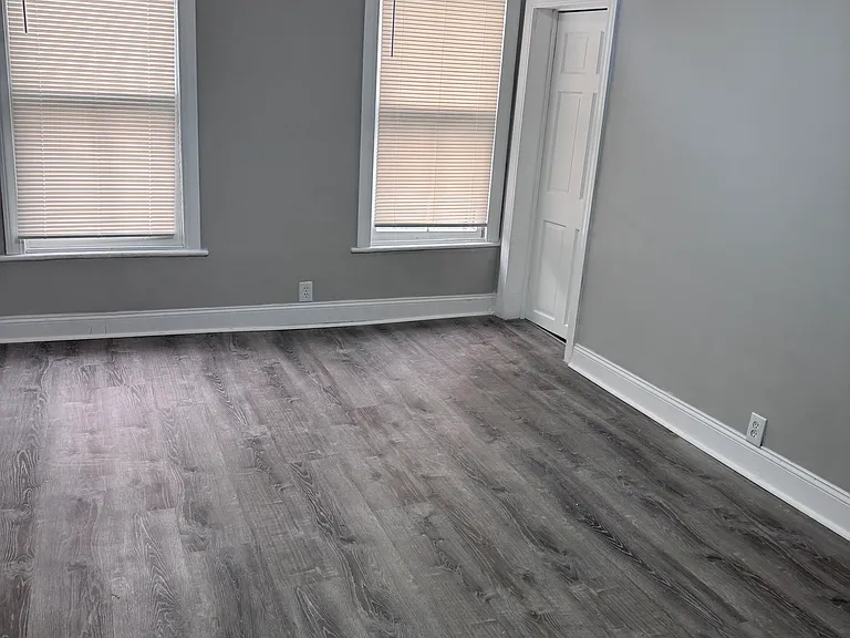 25 N Swan St #1 — Photo 5