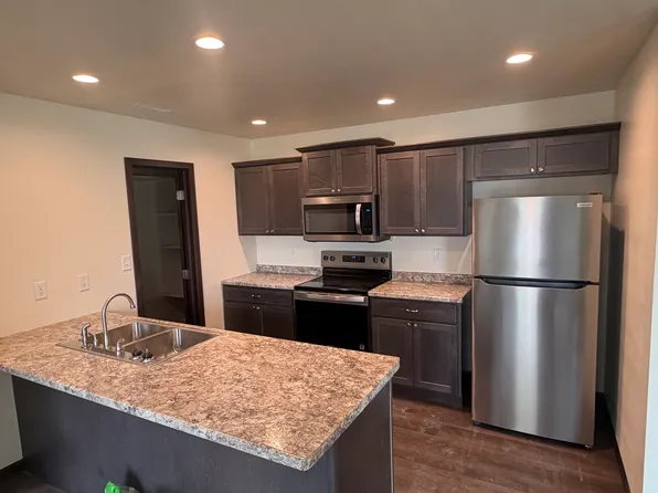 2421 Iowa St, Cedar Falls, IA 50613