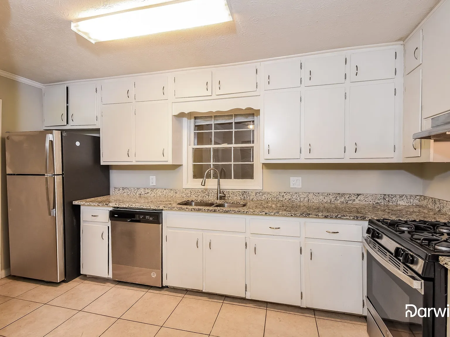 3 bed, 2.0 bath, 1723 sqft, $2,345 — Photo 2