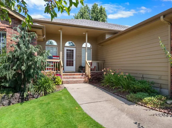 1215 E Brierwood Dr, Spokane, WA 99218