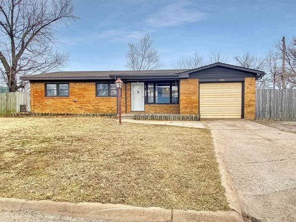1201 W 44th St S, Wichita, KS 67217