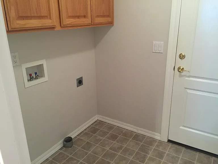 2723 Esther Ln — Photo 7