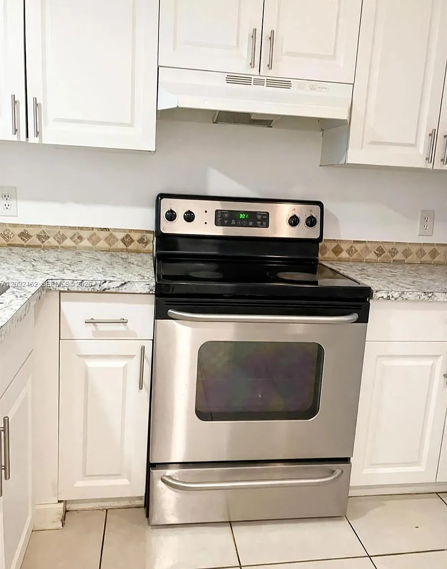 Lake Pointe Condominium N — Photo 3