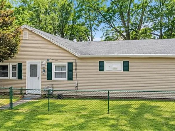 369 Beach Ave, Warwick, RI 02889
