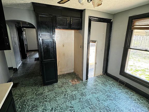 3rd image of 4708 Dover Rd