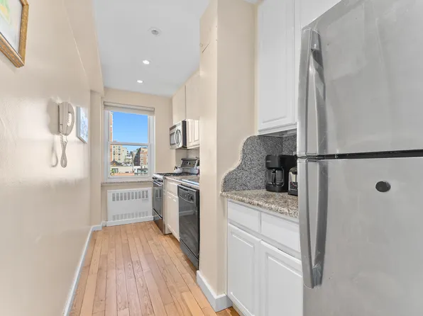 11 Riverside Drive image 6 of 19