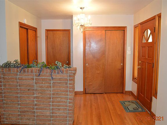 5th image of 328 Clairmont Dr