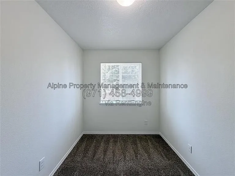 210 NW Connell Ave — Photo 24