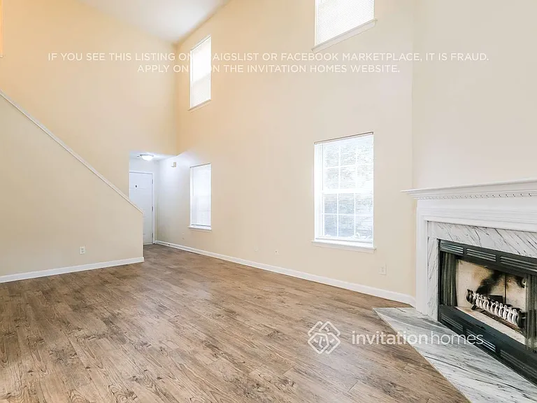 2235 Lexington Ln — Photo 5
